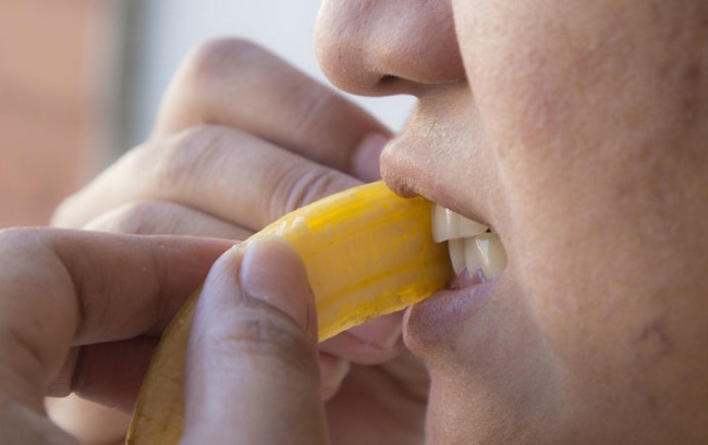 9 მეთოდი იმისთვის, რომ კბილები ქათქათებდეს და ჰოლივუდის ღიმილი გქონდეთ