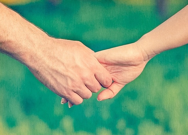 როგორ ჰკიდებთ საყვარელ ადამიანს ხელს ხელზე?- გაიგეთ თქვენი სასიყვარულო კავშირის შესახებ სიმართლე
