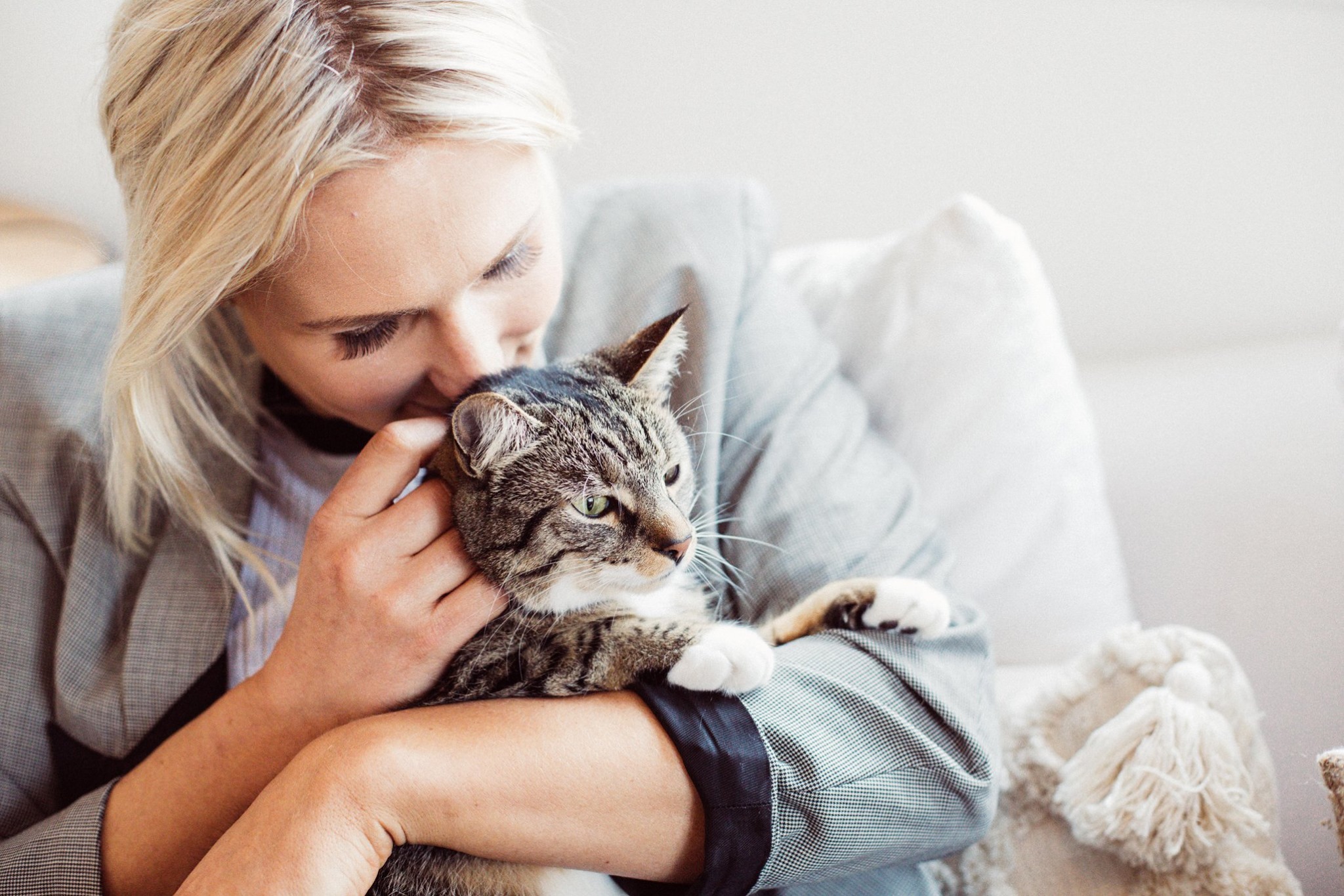 7 მიზეზი, რატომ არის საუკეთესო ცოლი ის ქალი, რომელსაც კატა ჰყავს