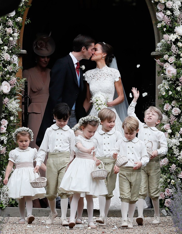 პიპა მიდლტონი დაქორწინდა - ნახეთ, რა ეცვათ სამეფო ოჯახის წარმომადგენლებს ცერემონიაზე - შთამბეჭდავი ფოტოები წლის ქორწილიდან