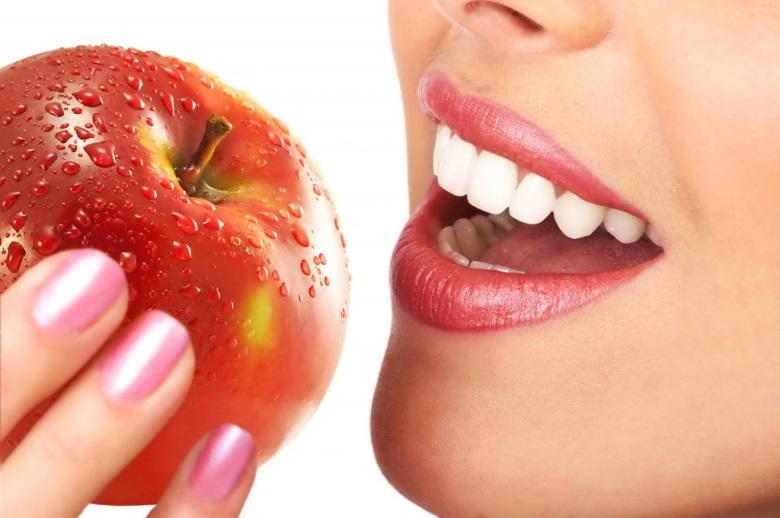 10 მარტივი და ბუნებრივი მეთოდი ჯანსაღი კბილების შესანარჩუნებლად