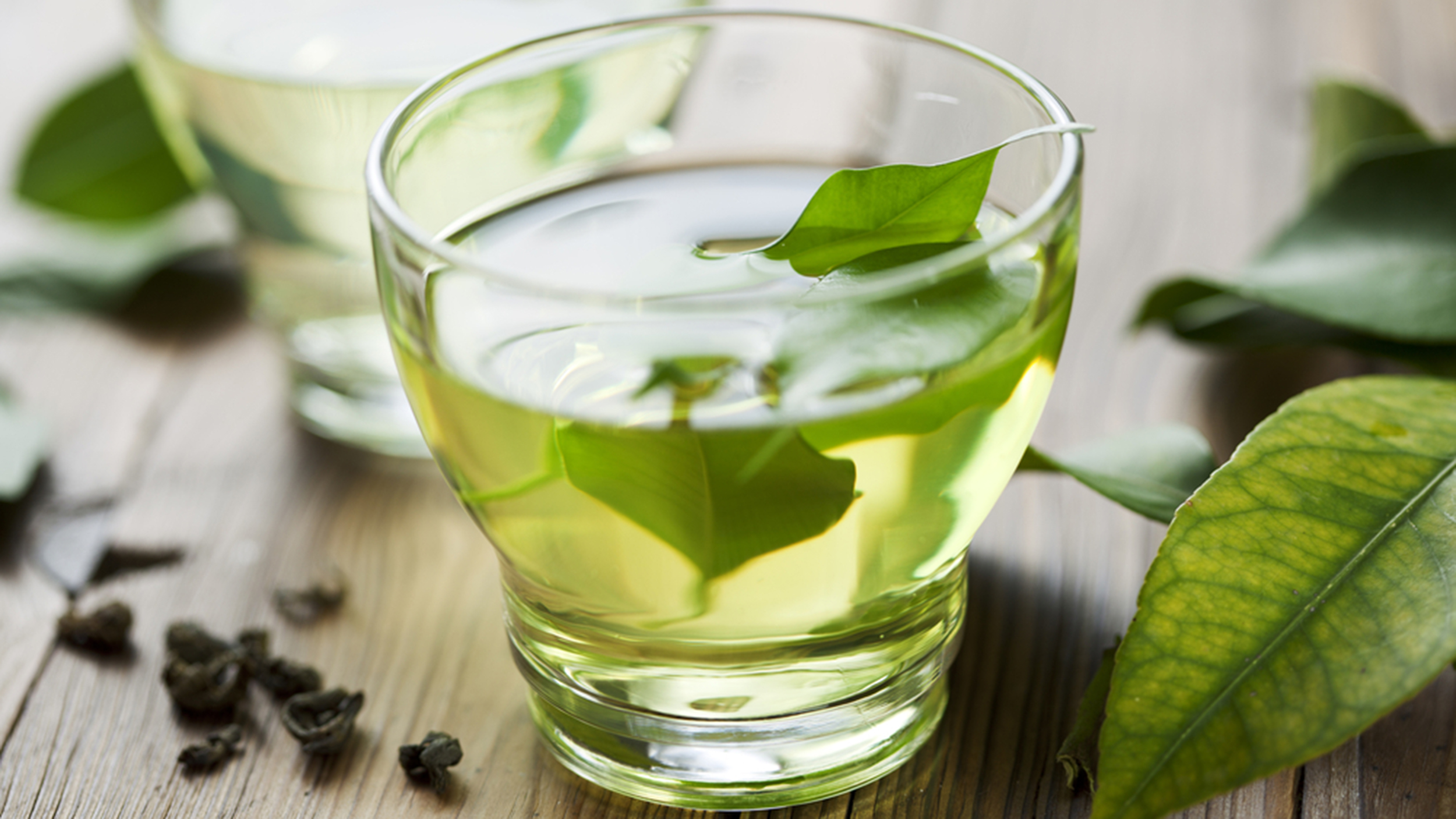 5 მიზეზი - რატომ უნდა წაისვათ მწვანე ჩაის ნაყენი სახეზე?