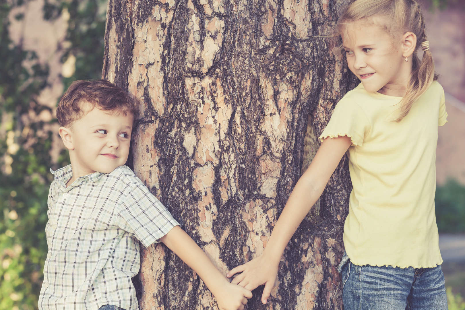 როგორ უნდა შეუწყოთ ხელი დებსა და ძმებს შორის მეგობრობას - რჩევები მშობლებს