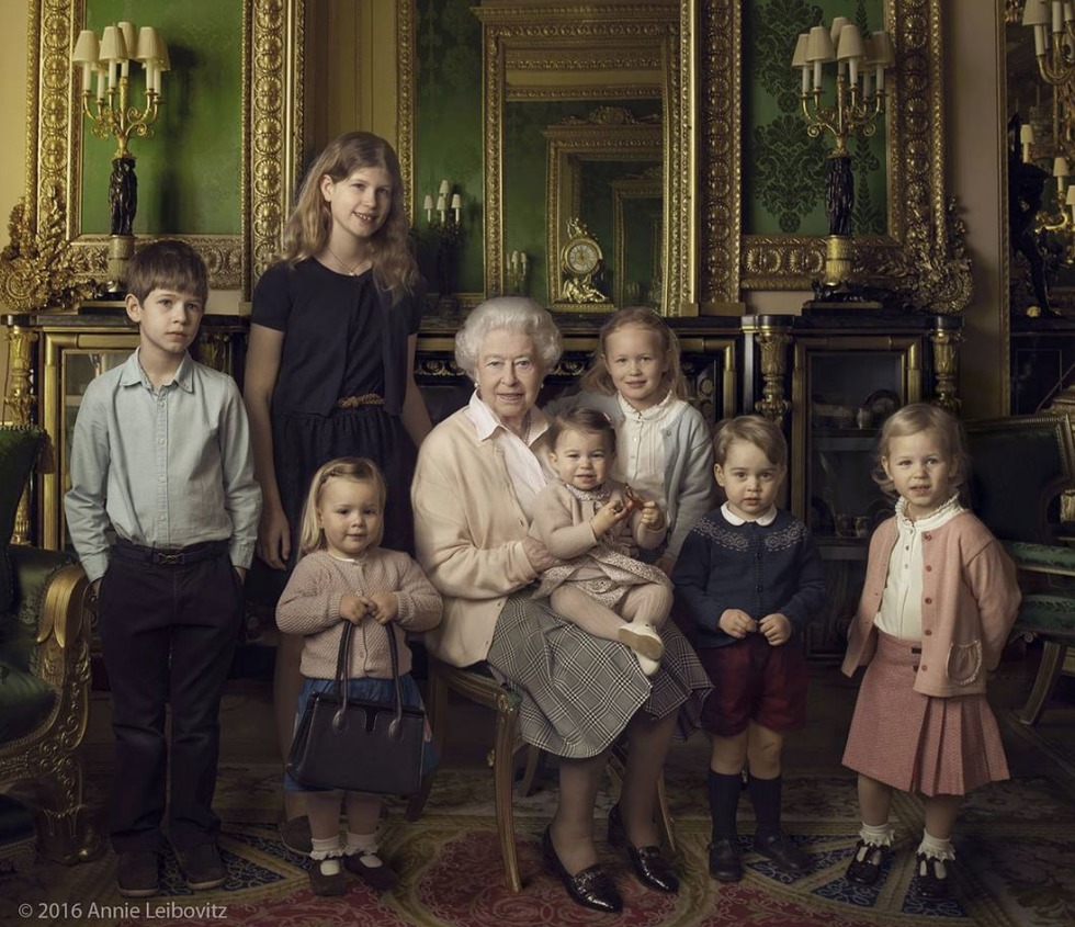 სამეფო ოჯახის წევრების ბავშვობა - ფოტოებში ასახული ყველაზე მხიარული წლები