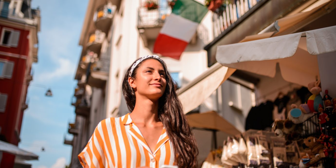 10 მოდური მიზეზი, თუ რატომ გამოიყურებიან იტალიელი ქალები ასე მიმზიდველად