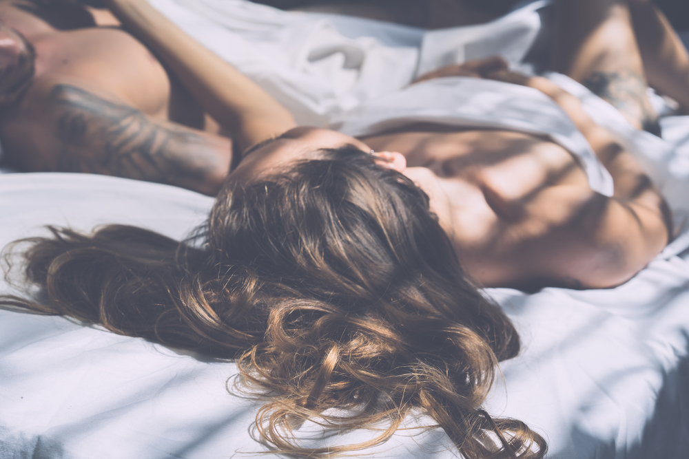 8 მიზეზი იმისა, რატომ უნდა დაიწყო დილა სექსით
