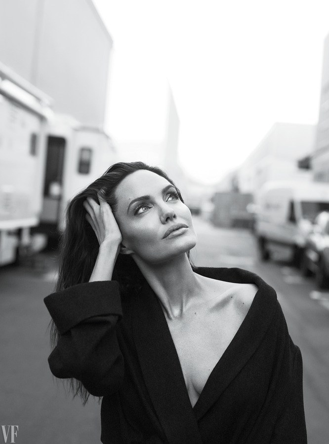 Vanity Fair-ის სექტემბრის ნომერში ანჯელინა ჯოლიმ ჯაბა დიასამიძის ქუდი მოირგო - მსახიობის ახალი ფოტოსესია