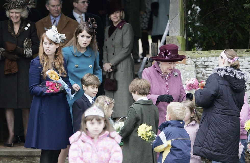 40 უჩვეულო, საინტერესო და მკაცრი წესი, რომლებსაც ბრიტანეთის სამეფო ოჯახის წარმომადგენლები იცავენ