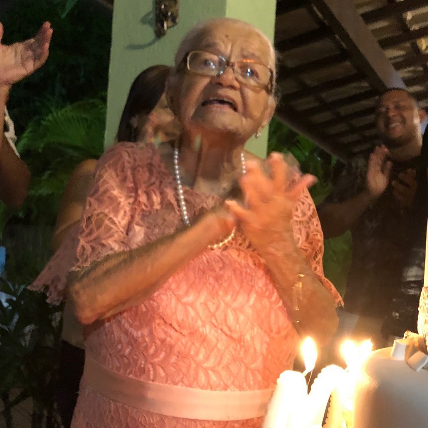 როგორ გამოიყურება ადრიანა ლიმას 101 წლის ბებია? – “ის ჩემი ცხოვრების და ღიმილის მიზეზია“