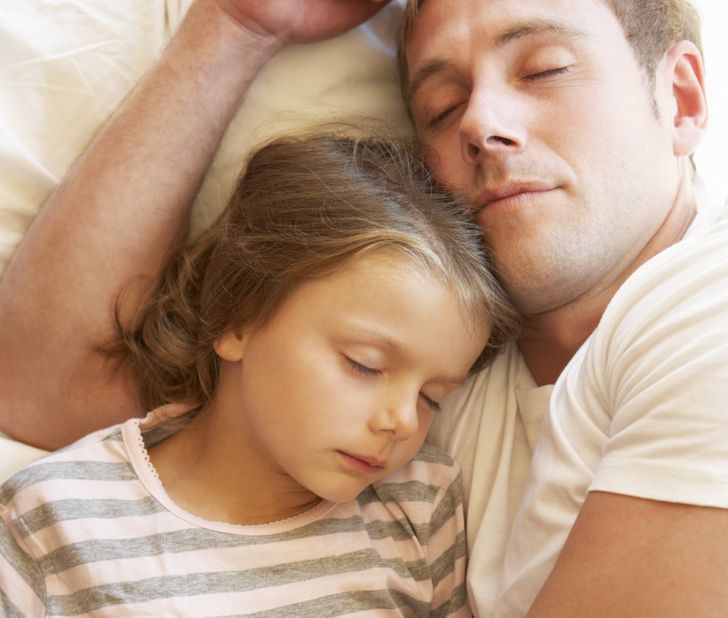 5 მნიშვნელოვანი კითხვა, რომელიც თქვენს შვილებს დაძინებამდე უნდა დაუსვათ