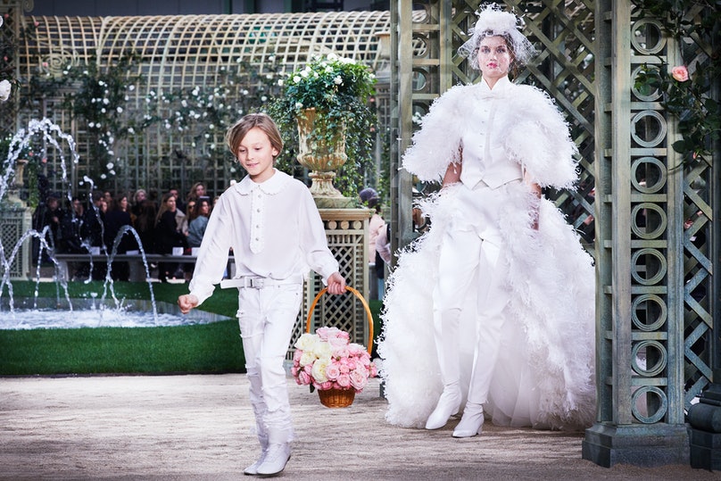 ფოტორეპორტაჟი: Chanel-ის პატარძლები მთელი ეპოქის განმავლობაში, 1992-დან 2021 წლამდე