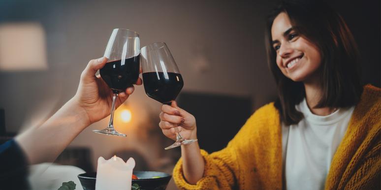 5 მიზეზი, რატომ უნდა დალიოთ წითელი ღვინო ყოველ საღამოს