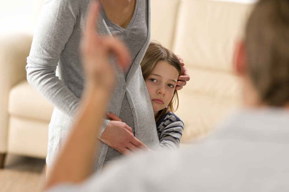 რა ემართება ბავშვს, თუ  დედა ოჯახში ძალადობის მსხვერპლია?