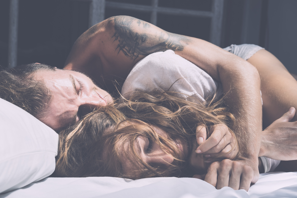 8 მიზეზი იმისა, რატომ უნდა დაიწყო დილა სექსით