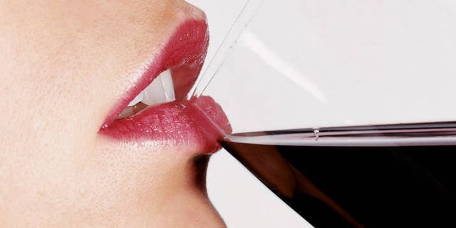 ახალი კვლევის შედეგად, თუ ძილის წინ წითელ ღვინოს დალევთ, წონაში მარტივად დაიკლებთ