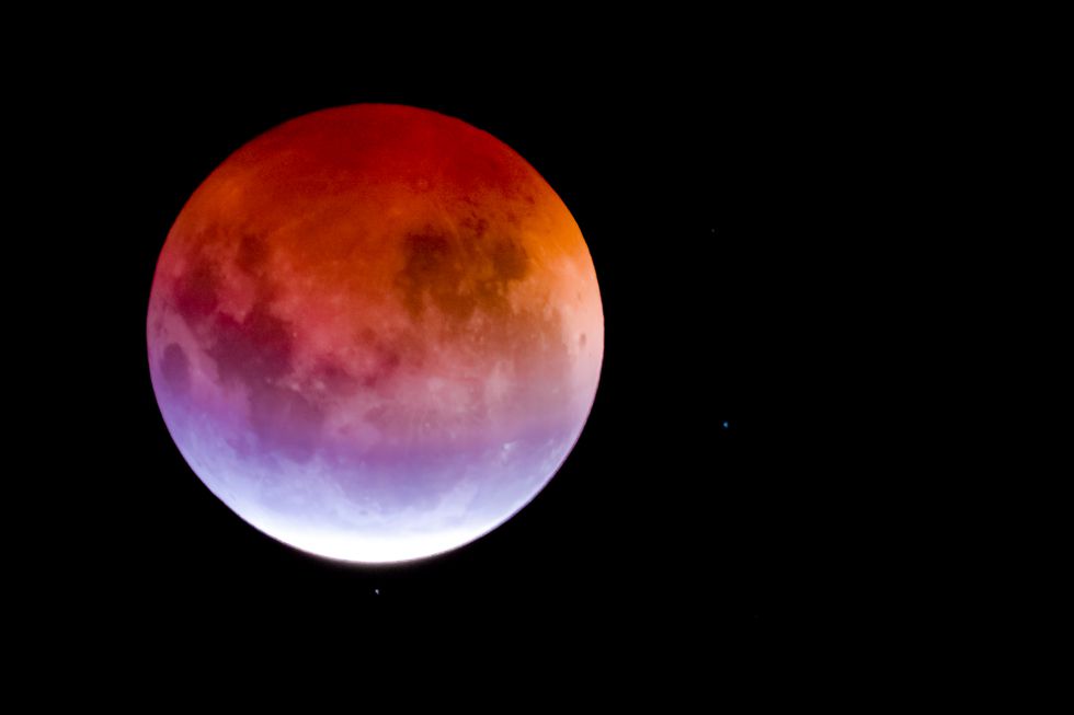 27 ივლისს საუკუნის ყველაზე ხანგრძლივი მთვარის დაბნელებაა - „სისხლიანი მთვარე“ და 4 რამ რაც ამ დროს უნდა გააკეთოთ