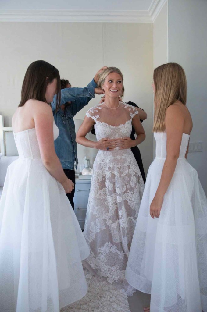 ფოტოები გვინეტ პელტროუს საიდუმლო ქორწილიდან - რომელმა მოდის სახლმა იზრუნა პატარძლის კაბაზე