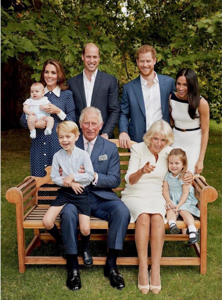 სამეფო ოჯახის წევრების ბავშვობა - ფოტოებში ასახული ყველაზე მხიარული წლები